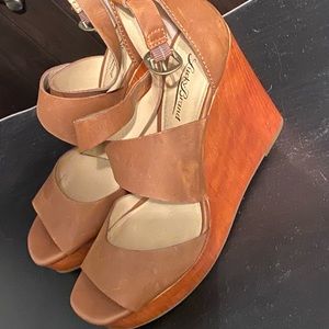 Size 10 lucky brand heels